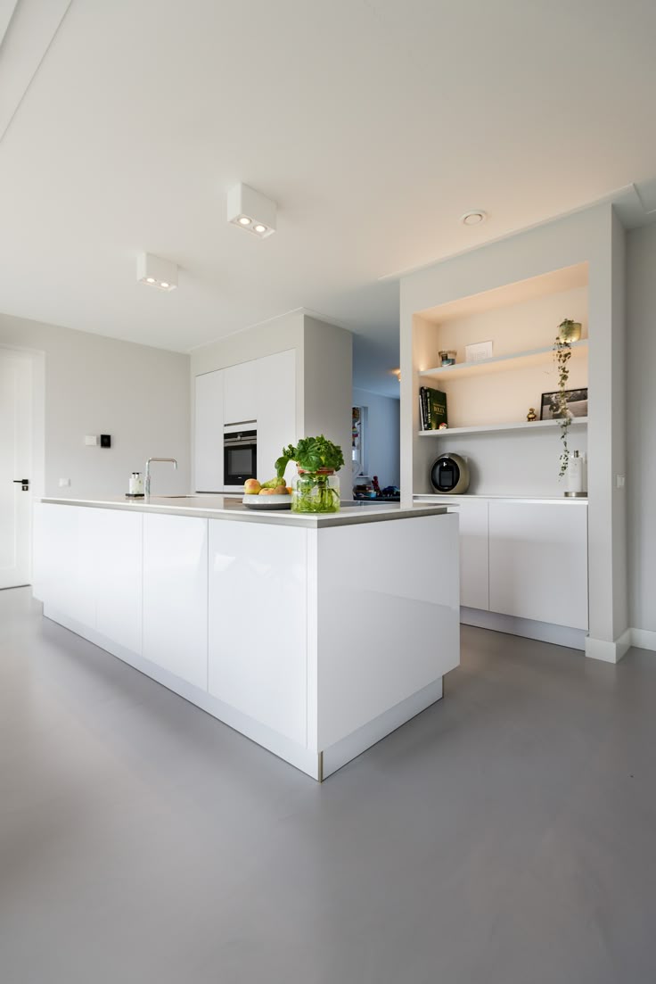 Epoxyvloer project: Hoogglans Keuken Vloer in Enkhuizen | woningvloer | EpoxyVloer Hoorn | Professionele epoxyvloeren in Enkhuizen